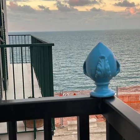 Extravacanza Dipinto Di Blu דירה