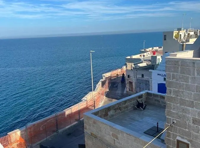 Extravacanza Dipinto Di Blu * بولينيانو آ ماري